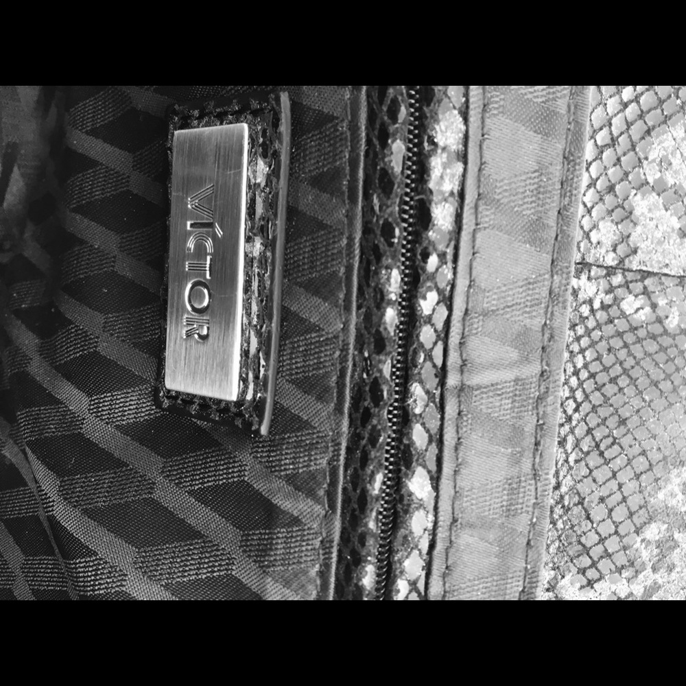 Victor Women’s Small Reptile Print Handbag - Picture 5 of 8